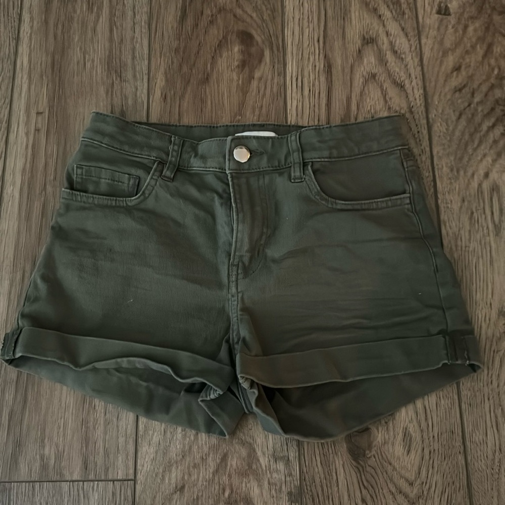 Green high waisted shorts